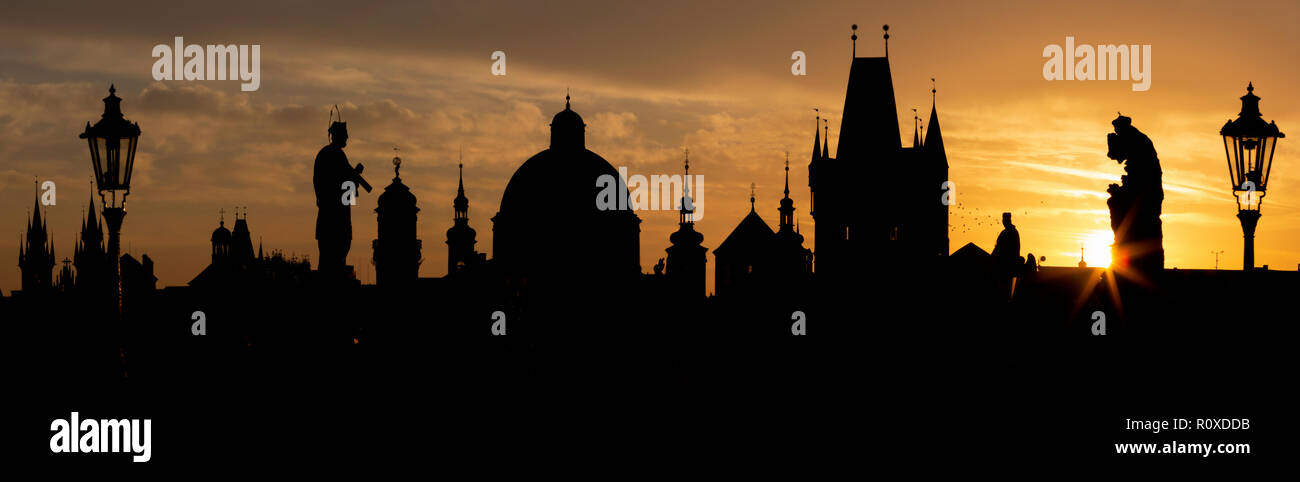 - Le pont Charles Praghe le matin. Banque D'Images