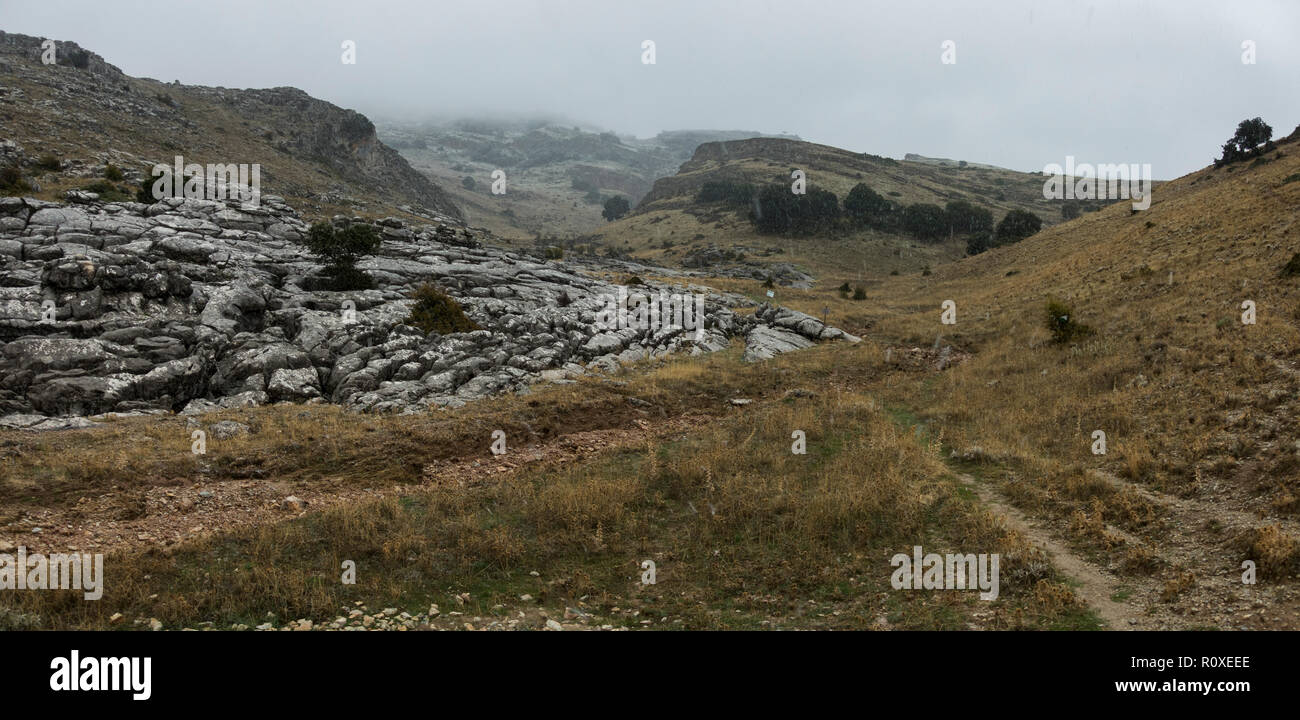 Chemin de terre près de Ronda, Espagne, Cabra de montes, réserve naturelle, neige, Andalousie, espagne. Banque D'Images