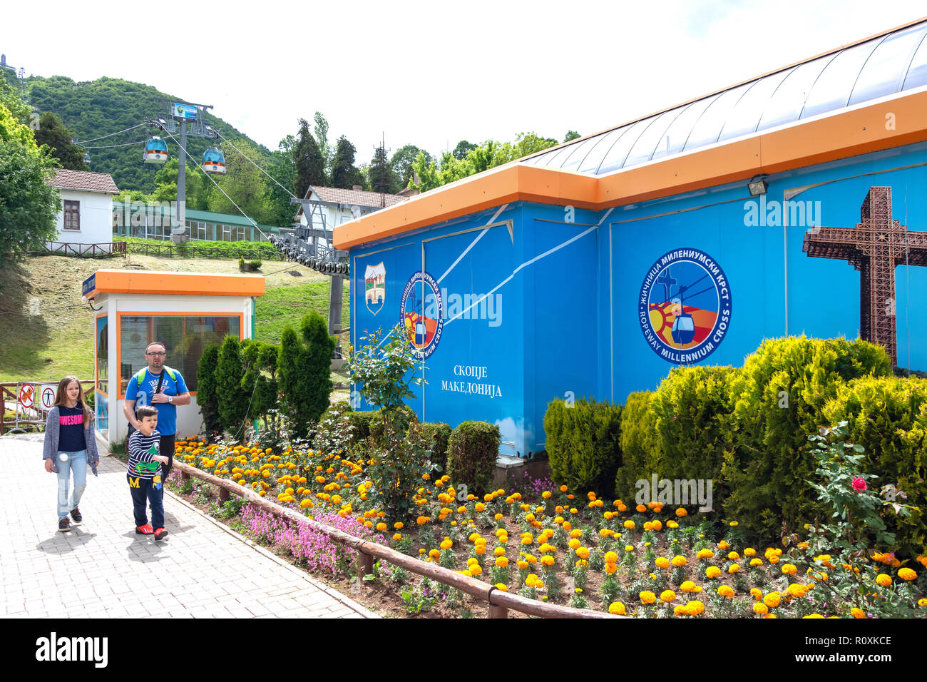 La Croix du Millénaire Ropeway de Vodno Montagne, Skopje, Skopje, République de Macédoine du Nord Banque D'Images