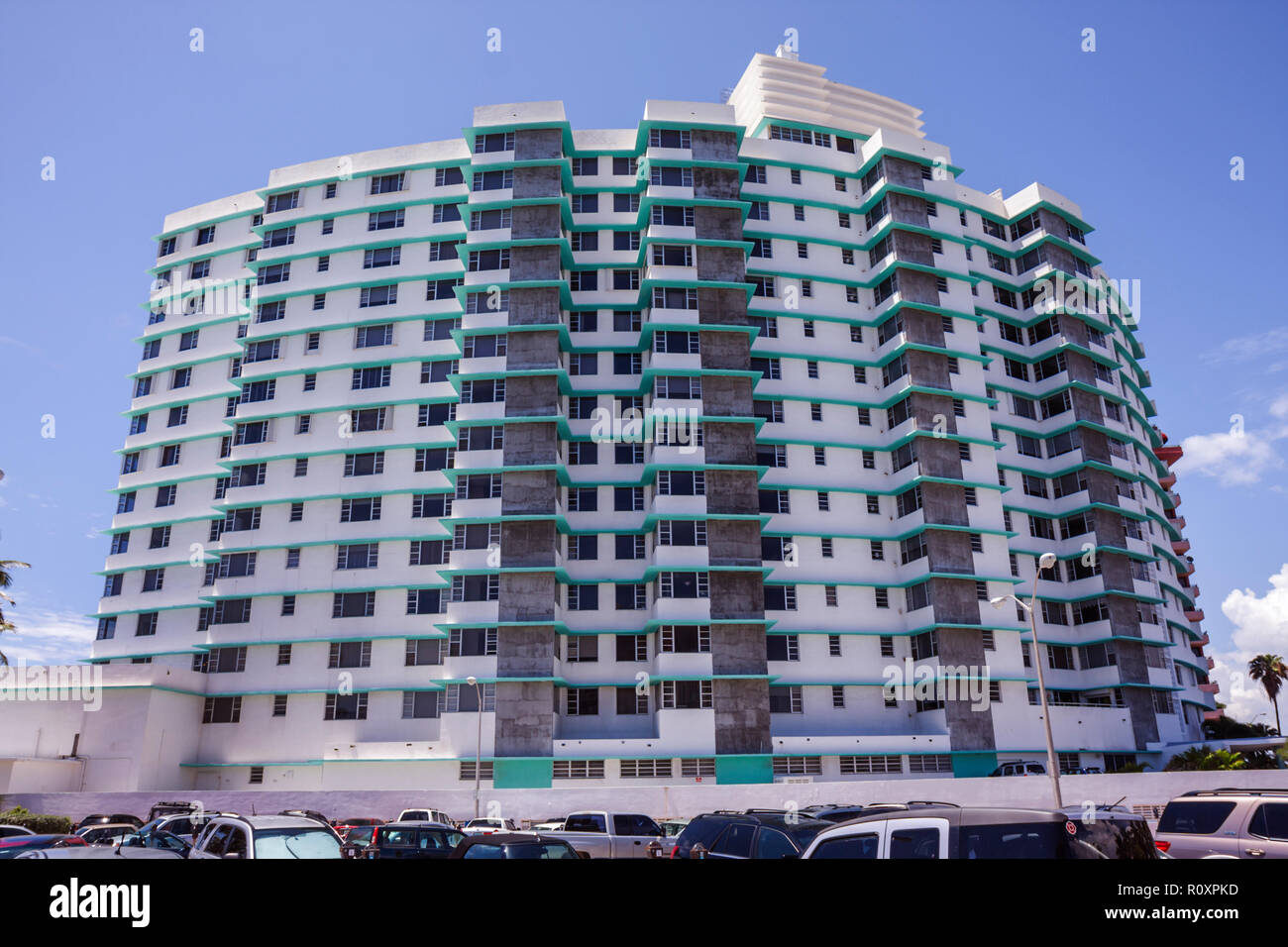 Miami Beach Florida,Collins Avenue,vide,remodelage,rénovation,moderne du milieu du siècle,MIMO,bâtiment,gratte-ciel de haute élévation gratte-ciel bâtiment bâtiments cu Banque D'Images