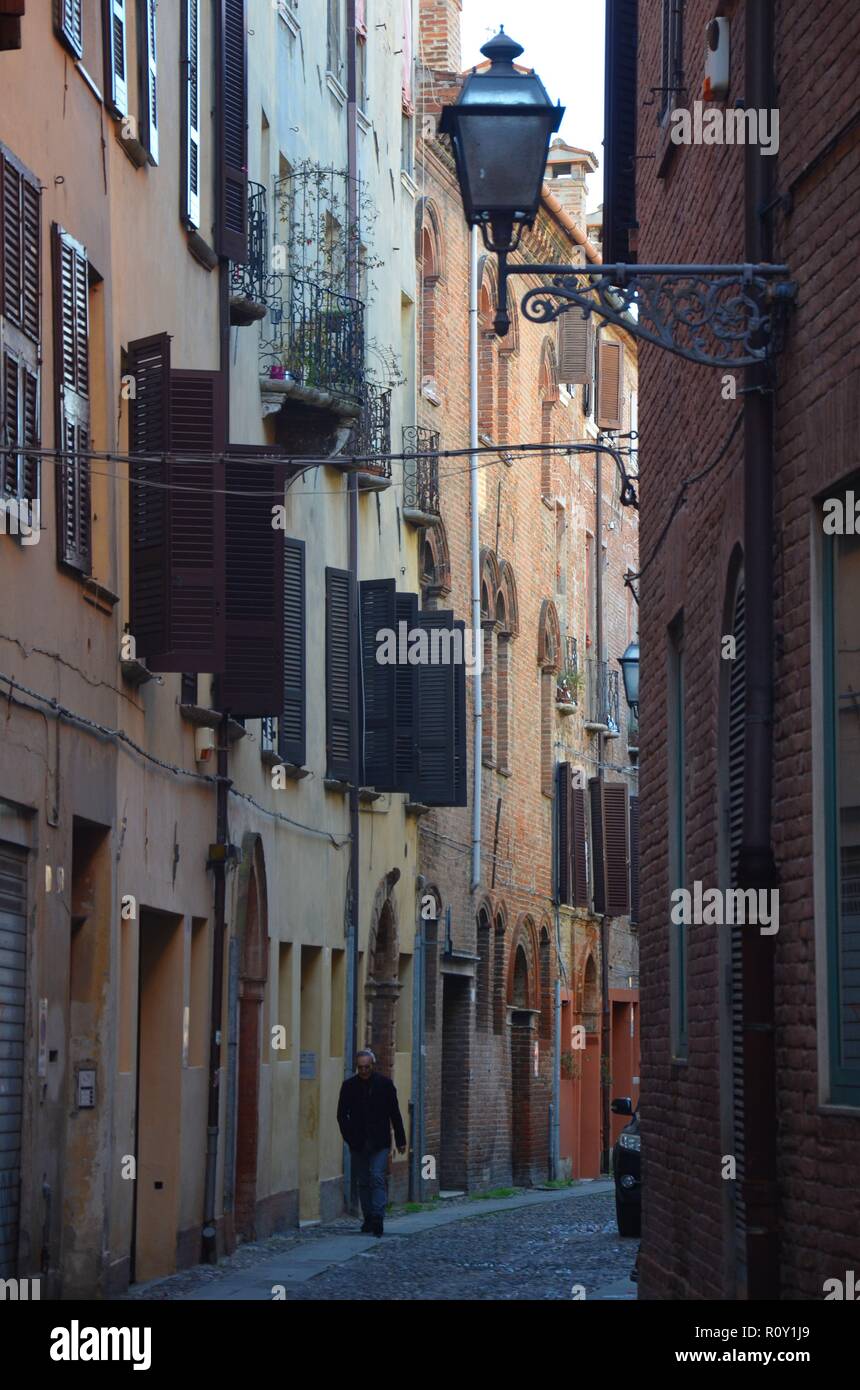 Ferrare, eine alte Stadt in der Emilia-Romagna en Italie : eine Gasse in der Innenstadt Banque D'Images