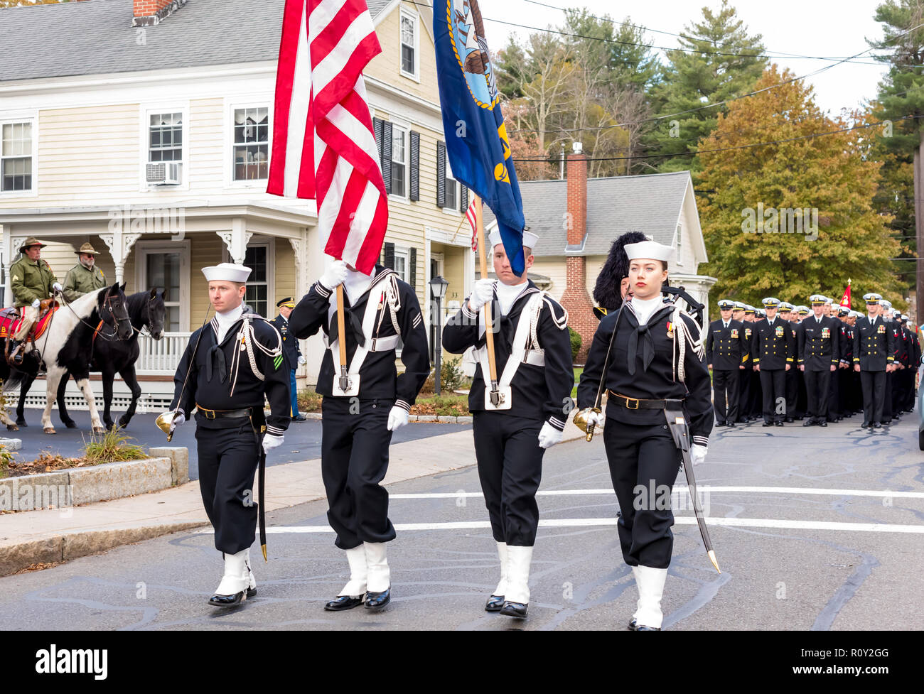 USS Constitution Color Guard menant la procession funéraire militaire Médaille d'honneur de Thomas J. Hudner destinataire. Banque D'Images