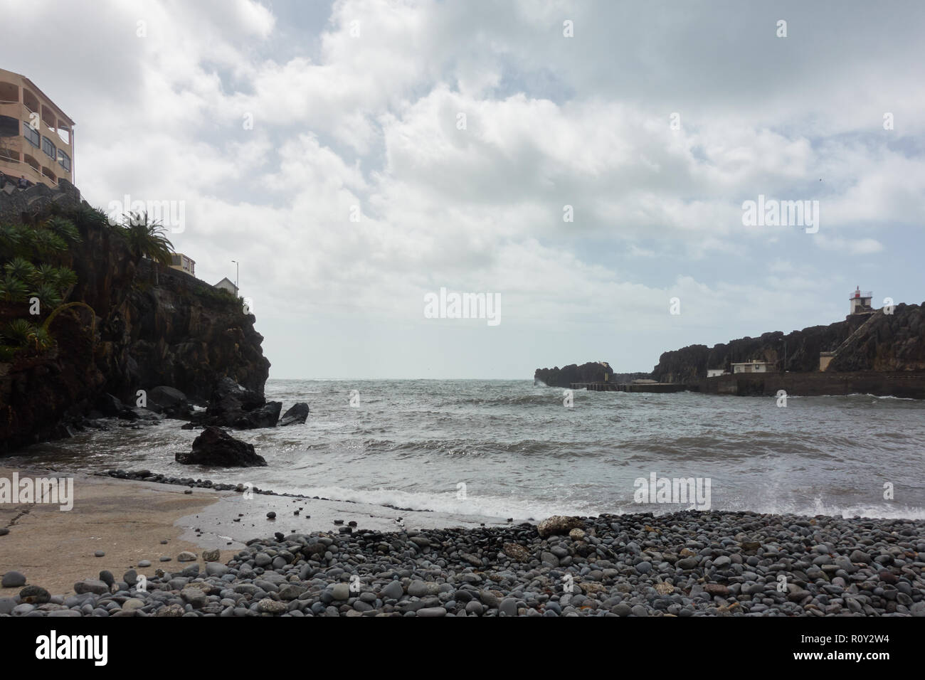 Pierre noire plage de Câmara de Lobos, Madère Banque D'Images