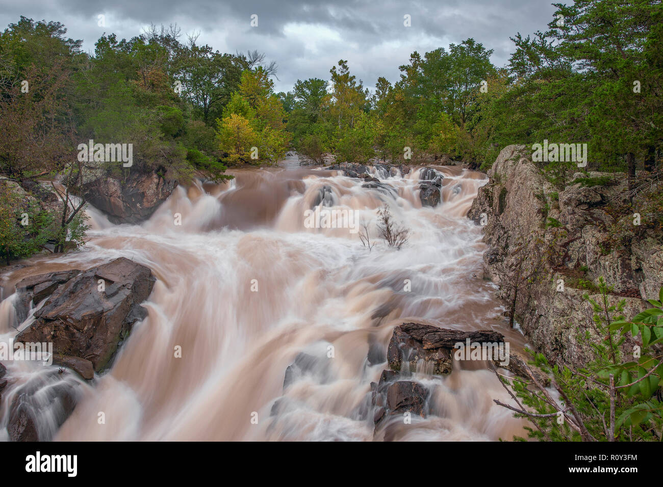 Grandes Chutes de la rivière Potomac après de fortes pluies. C&O Canal National Historical Park. Le Maryland. USA.09/13/2018 Banque D'Images Grandes Chutes de la rivière Potomac après de fortes pluies. C&O Canal National Historical Park. Le Maryland. USA.09/13/2018 Banque D'Images