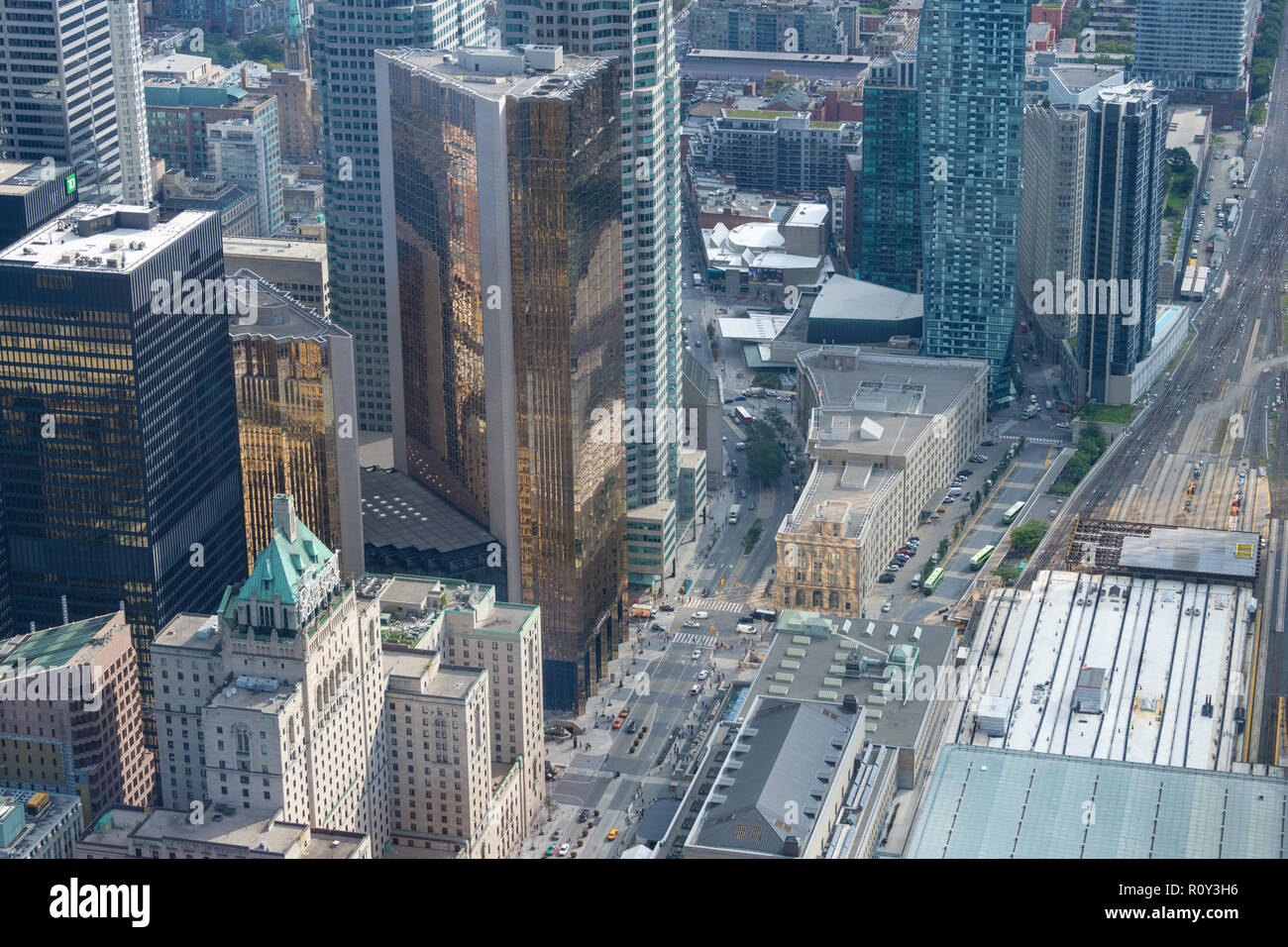 Vue du pont d'observation de la Tour du CN avec des capacités de réflexions, Toronto, Canada Banque D'Images