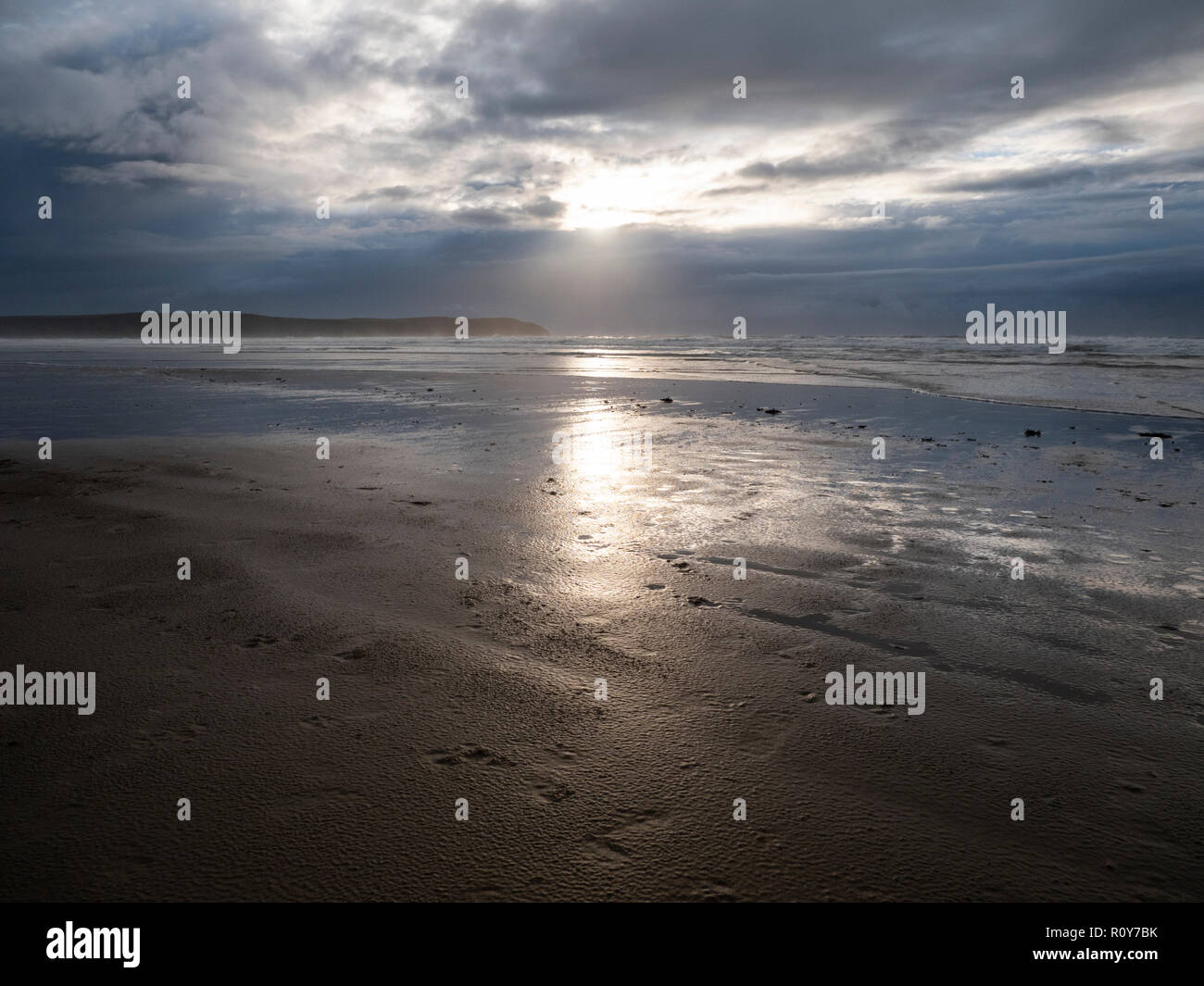 Woolacombe Devon UK. 7Th Nov 2018. Nuages de tempête de recueillir sur l'Océan Atlantique comme une série de fortes averses avec de forts vents batter le West Country en changeant l'automne météo. Credit : Julian Eales/Alamy Live News. Banque D'Images