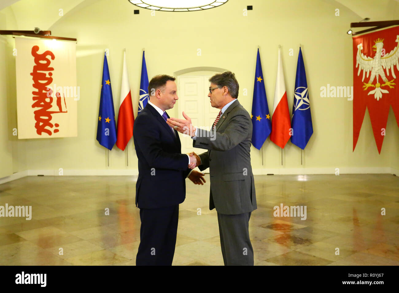 Pologne, Varsovie, 8 novembre 2018 : Le Président Andrzej Duda (L) a reçu la secrétaire de l'Énergie, Rick Perry (R) au palais présidentiel à Varsovie. Credit : Jake Ratz/Alamy Live News Banque D'Images