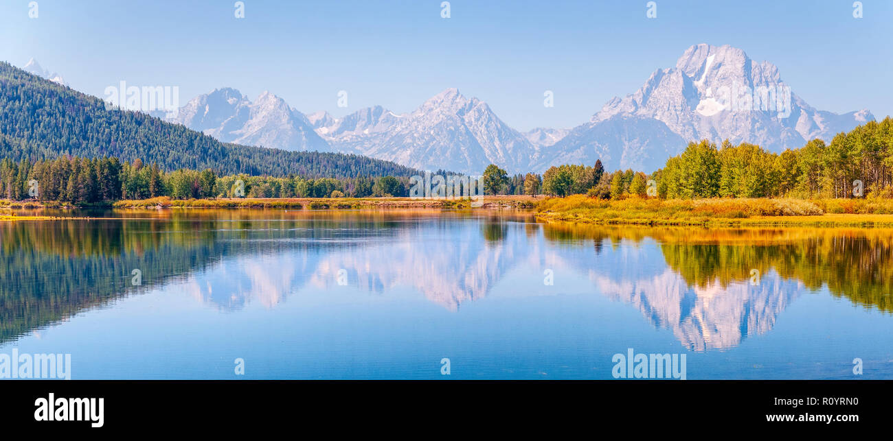 Voir et reflet de la Teton Range de Oxbow Bend sur la rivière Snake. Banque D'Images