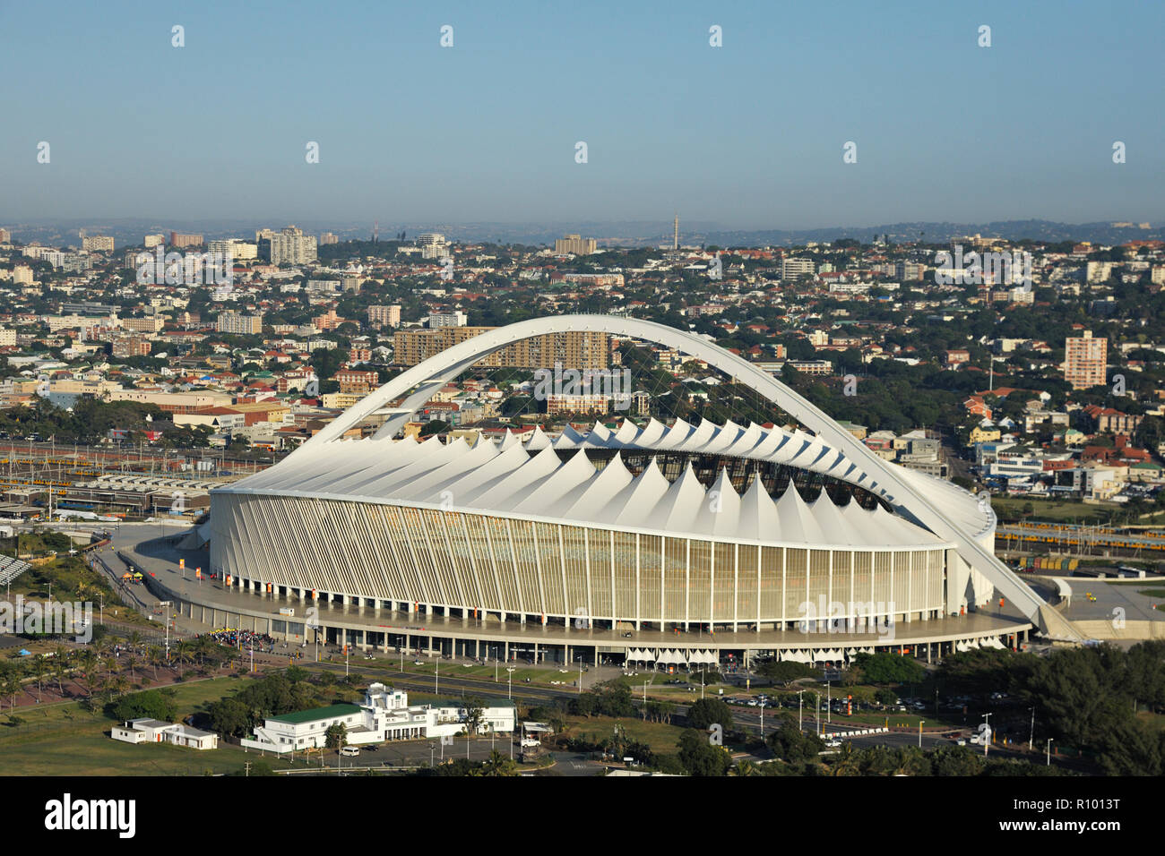 Vue aérienne du stade Moses Mabhida à Durban. Le Kwazulu Natal, Afrique du Sud. Horizontal de l'image en couleur. Banque D'Images