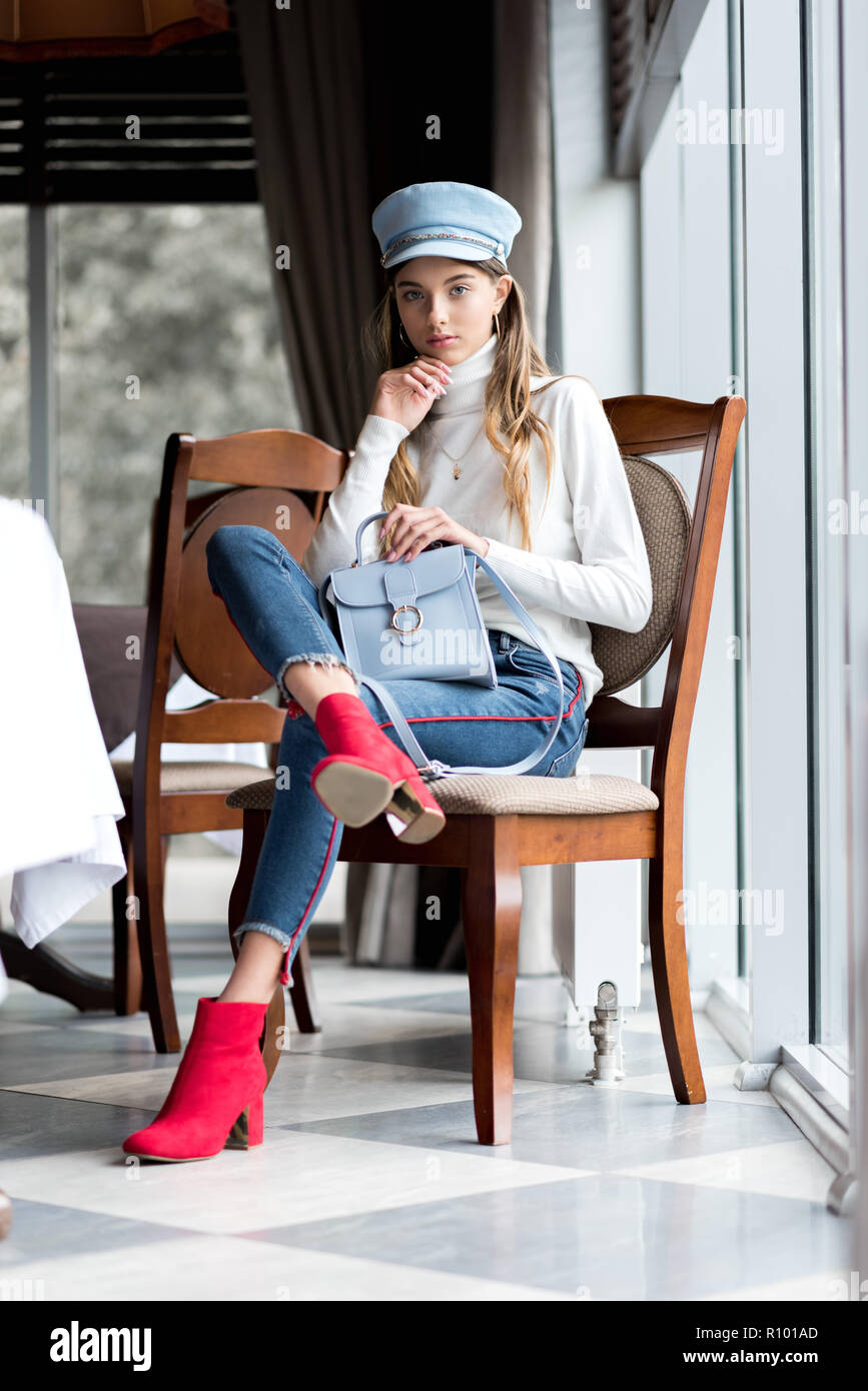 Photo d'une belle fille de l'intérieur du restaurant Banque D'Images