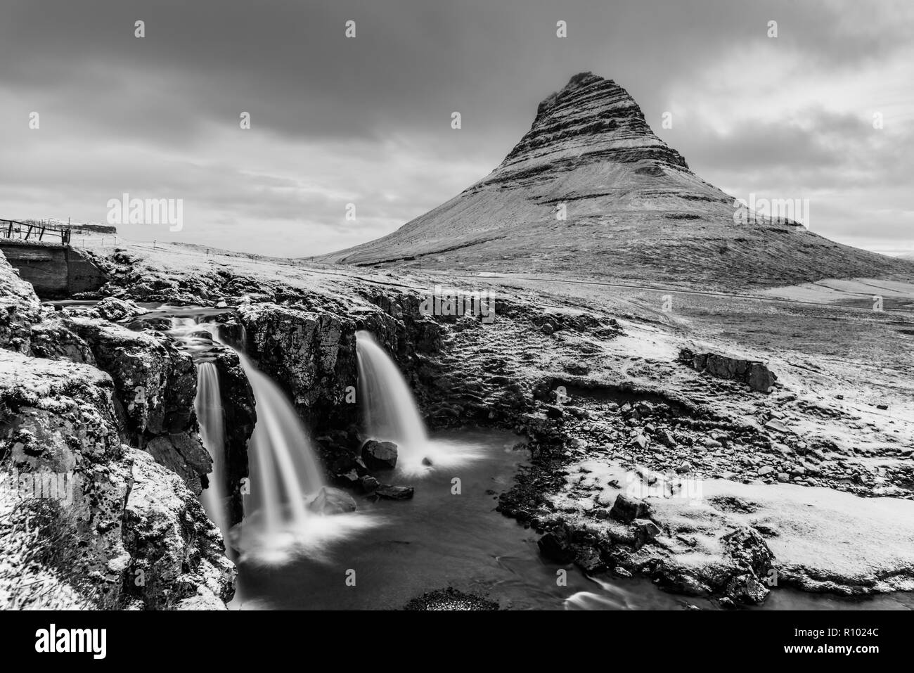 Islande étonnante en hiver - des paysages à couper le souffle et des paysages gelés - Kirkjufell le matin - emplacement les plus populaires en Islande Banque D'Images