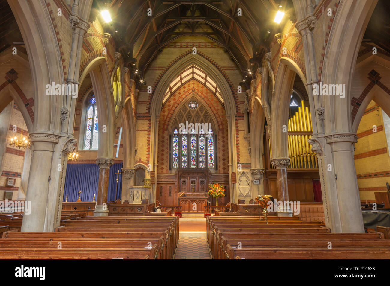 Paris, France - 17 septembre 2017 : La nef de l'église St Simon le Zélote. Banque D'Images