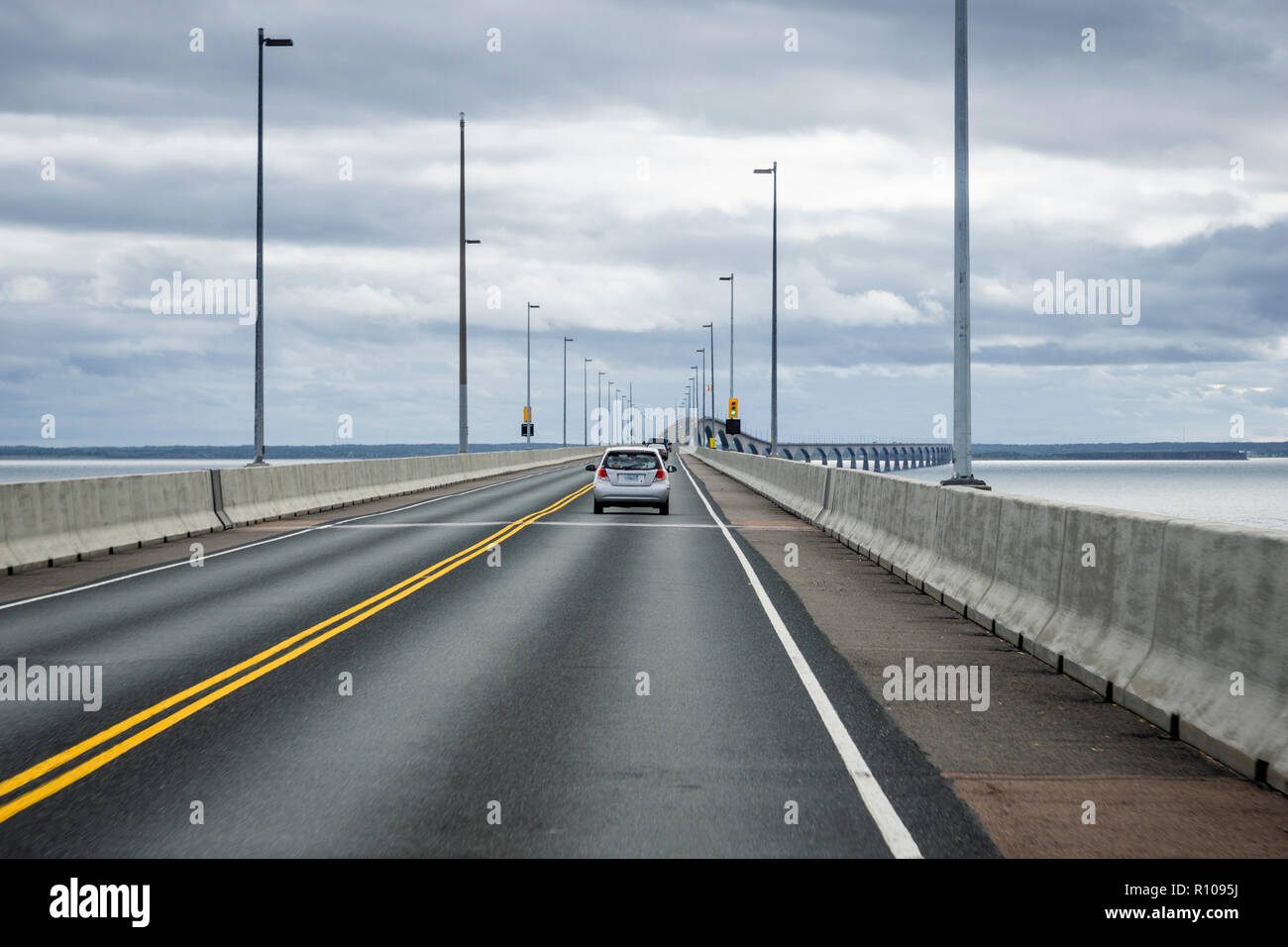 Le Pont de la Confédération qui traverse le détroit de Northumberland entre Cape Tormentine, au Nouveau-Brunswick, et Borden, Prince Edward Island, au Canada. Banque D'Images