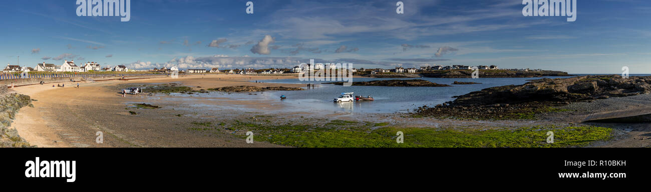 Panorama de Trearddur Bay sur la côte d'Anglesey, dans le Nord du Pays de Galles Banque D'Images