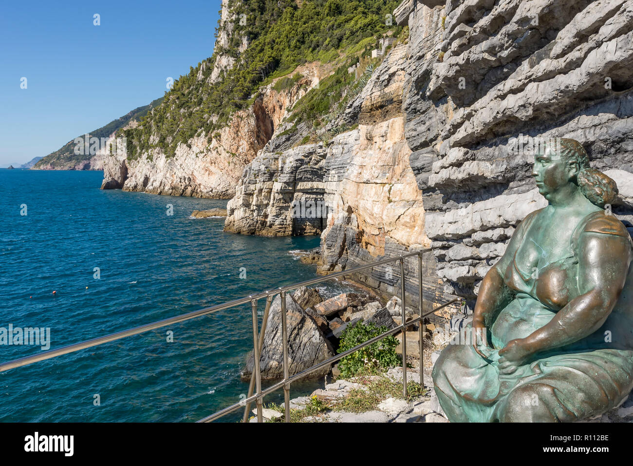 Belle vue sur la côte de Porto Venere jusqu'à les Cinque Terre et la grotte de Byron, ligurie, italie Banque D'Images