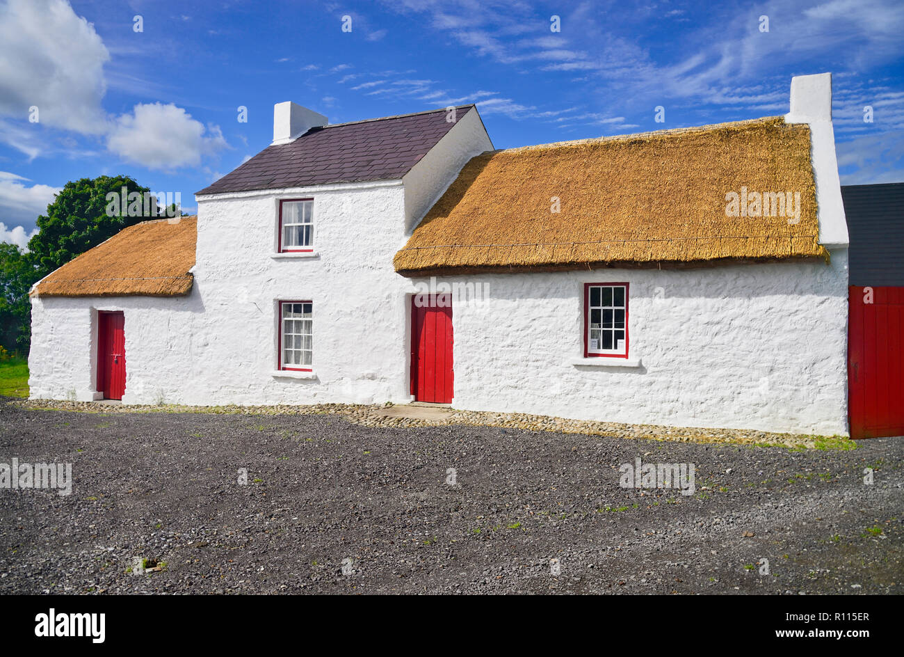 L'Irlande du Nord, County Tyrone, Strabane, Wilson Homestead ancestrales, vue générale de l'extérieur. Banque D'Images