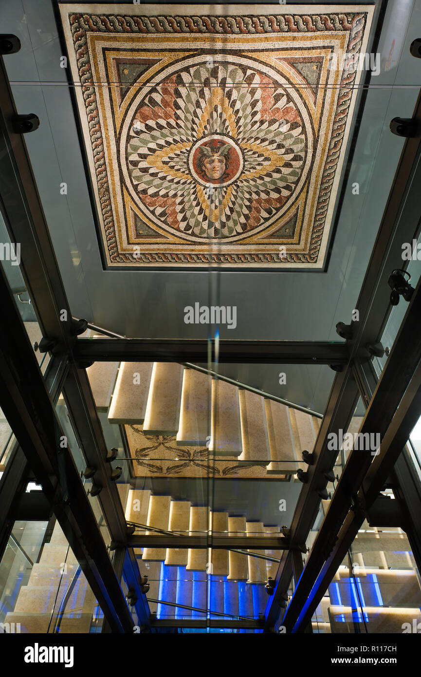 Escalier en mosaïque en musée d'Art Classique à Mougins Banque D'Images