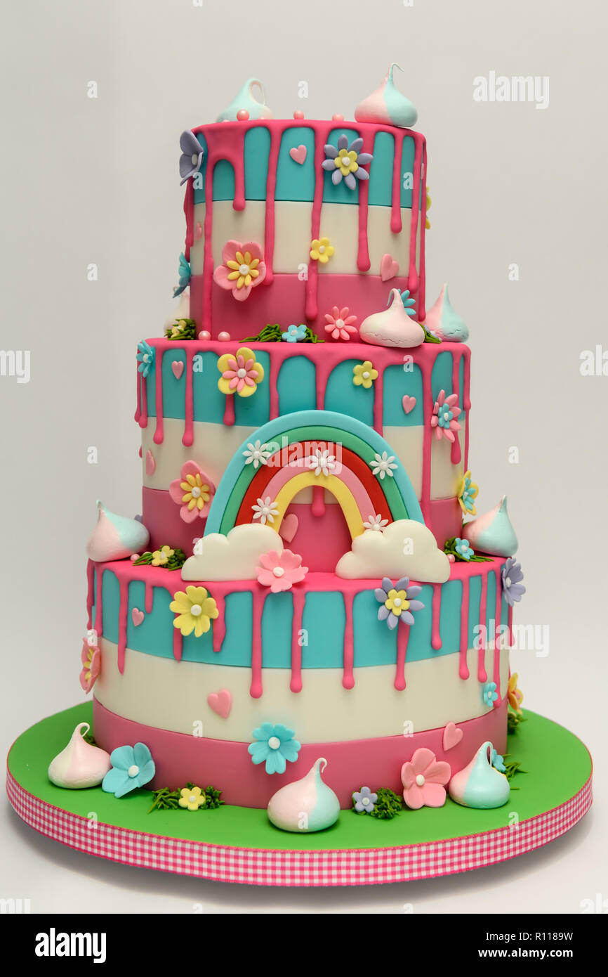 Gâteau d'anniversaire pour enfants Nouveauté Banque D'Images