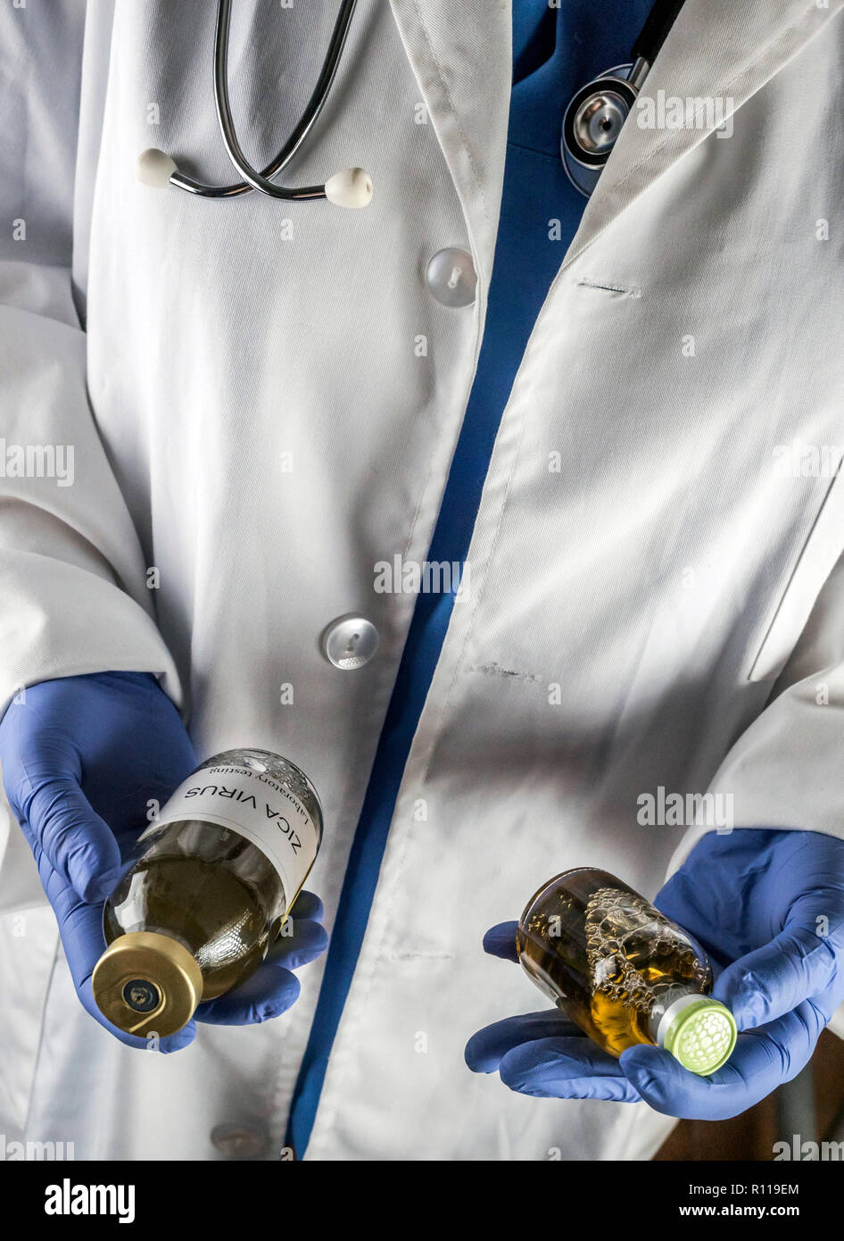 Vaccin contre un médecin examine Zika virus, conceptual image Banque D'Images