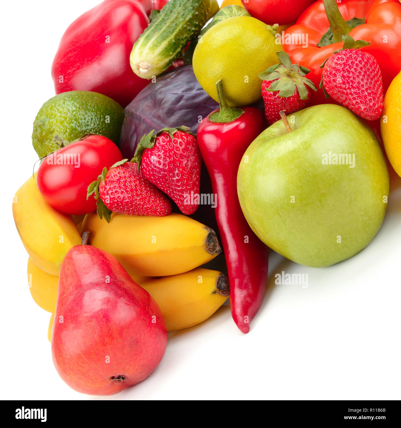Fruits et légumes frais isolé sur fond blanc Banque D'Images