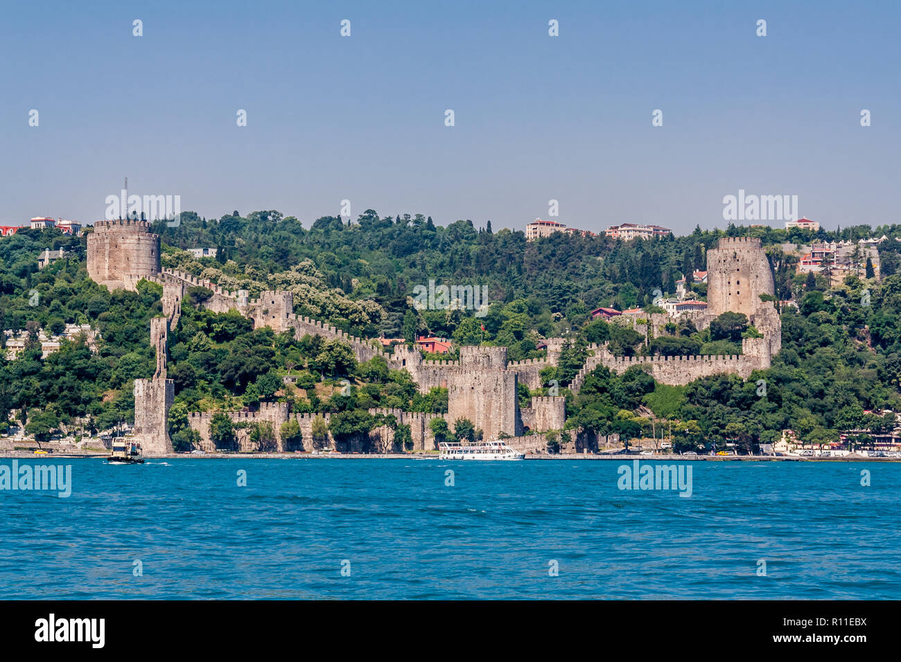 Istanbul, Turquie, 12 juin 2012 : Rumeli Hisari, forteresse médiévale sur les rives du Bosphore. Banque D'Images