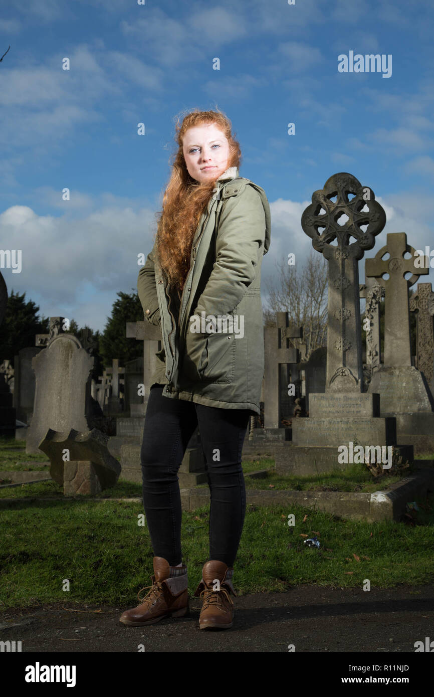 Étudiant - Coquelles Cimetière, cela a été conçu lors d'un test d'éclairage, en faisant cela, nous pouvons nous souvenir des personnes qui ont malheureusement passé loin. Pour réfléchir sur la vie et ce que nous prenons pour acquis. Banque D'Images