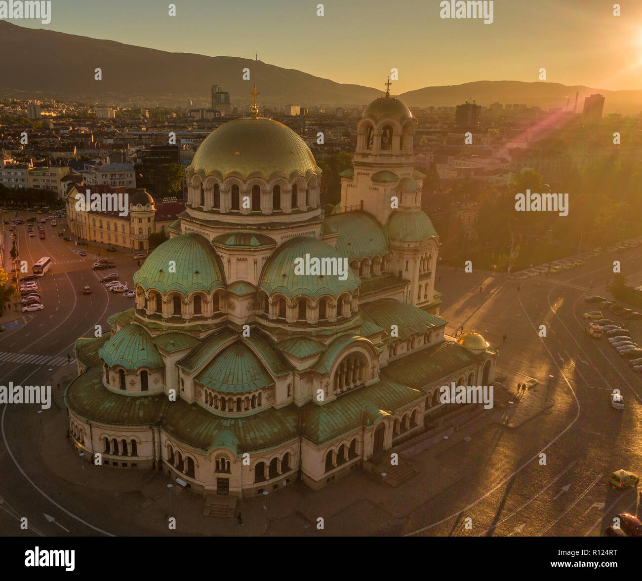 La cathédrale Alexandre Nevski à Sofia, Bulgarie - église orthodoxe - symbole de la ville, attraction touristique populaire, lieu emblématique Banque D'Images