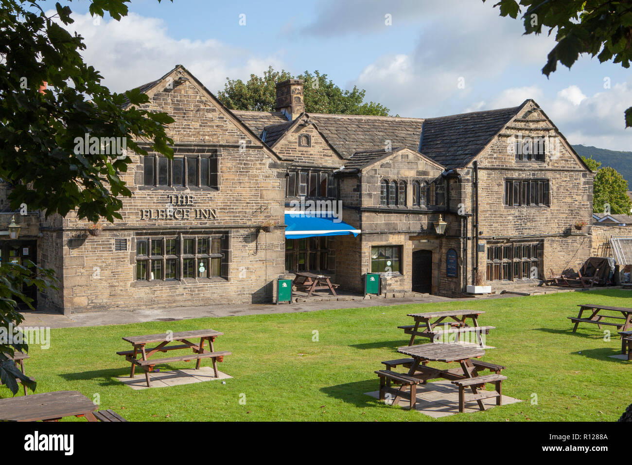 The Fleece Inn de Elland, West Yorkshire. Construit dans les années 1600, ce pays est censé être hanté pub Banque D'Images