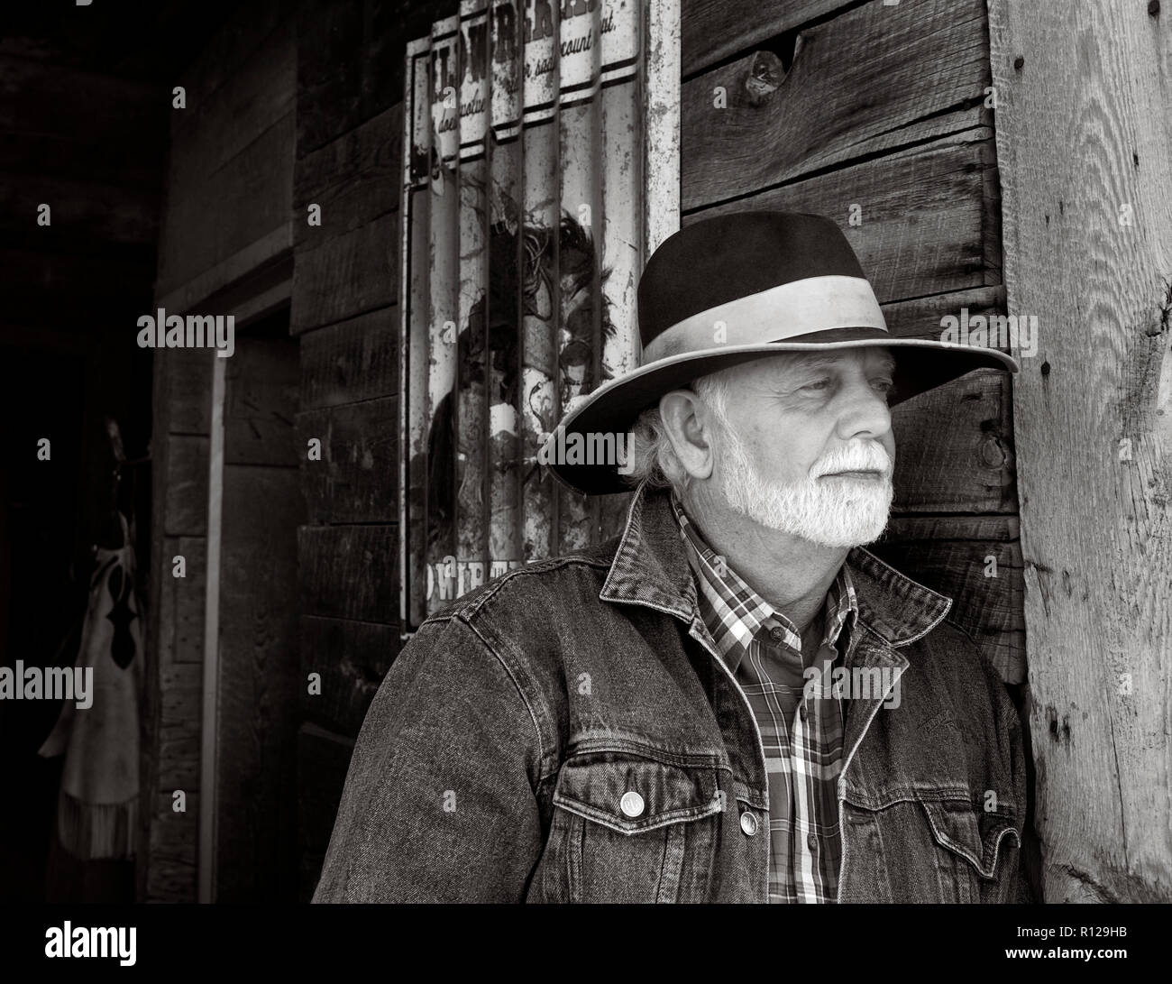 WY02452-01...WYOMING - Clint Black dans la grange à Willow Creek Ranch. MR n° B19 Banque D'Images