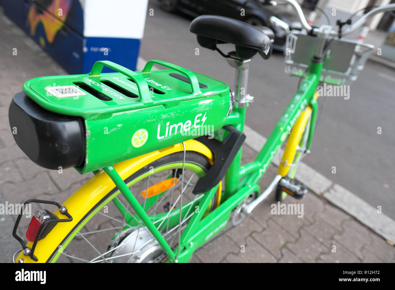 Berlin Allemagne - pile électrique location exploité par la chaux eco friendly de vélos 2018 Banque D'Images