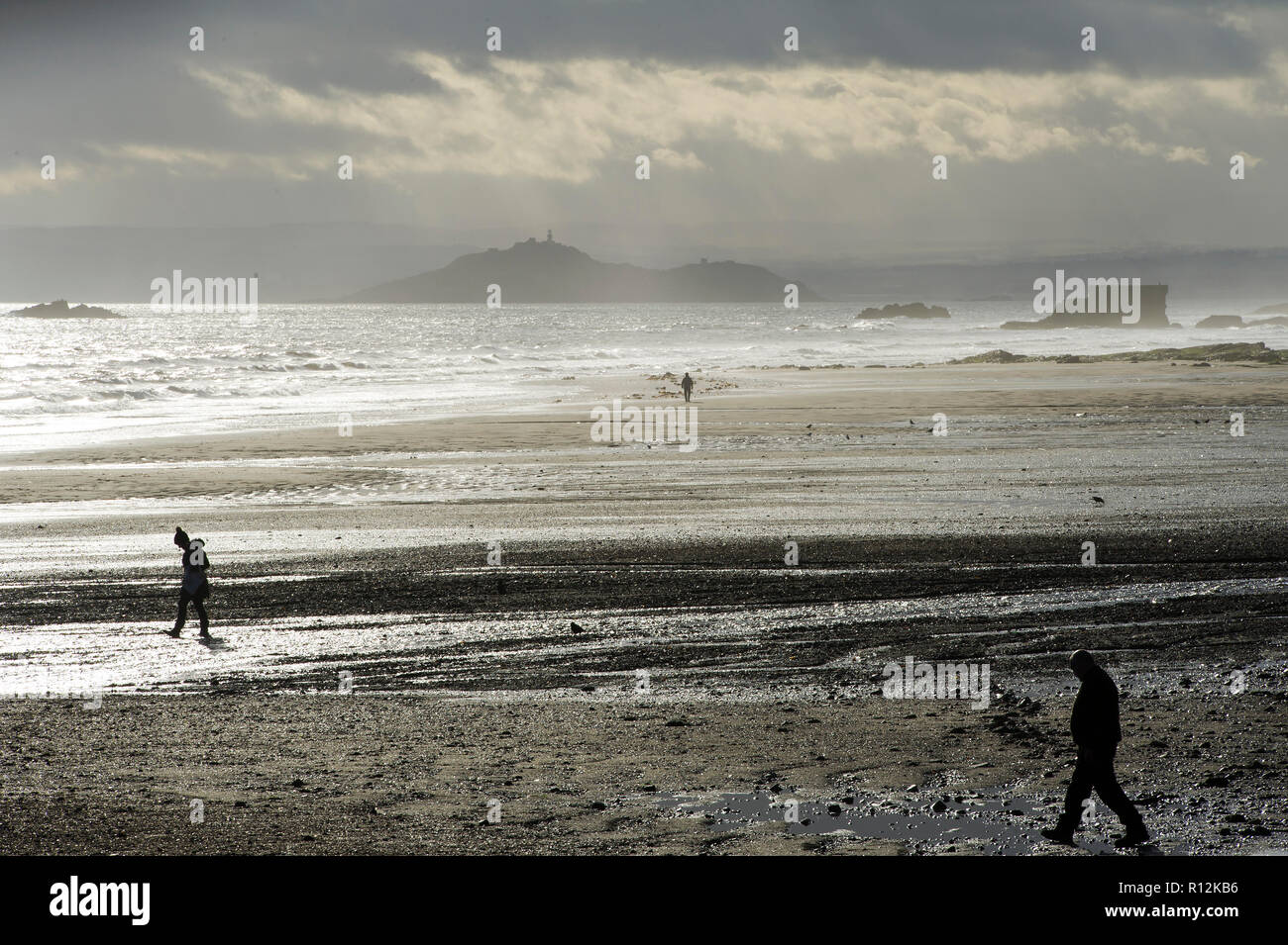 Les gens épaves sur Seafield beach et front de Kirkcaldy, Kirkcaldy, Ecosse. Banque D'Images