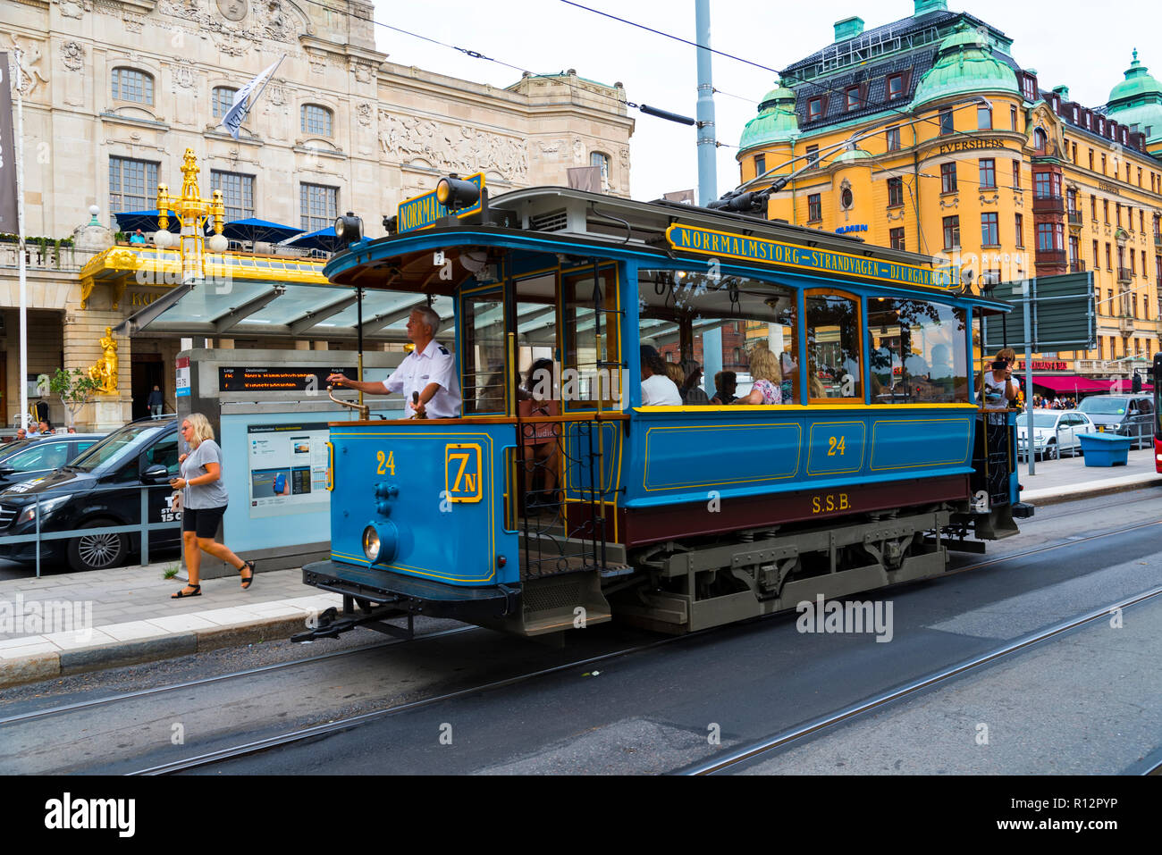 Tramway, trolleybus, autobus et transport pour les touristes et sighseers à Stockholm est la capitale et la plus grande ville de Suède Banque D'Images