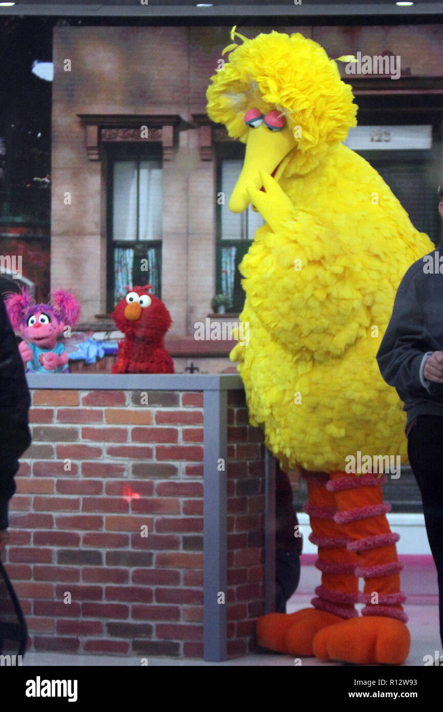 New York, NY, USA. 05Th Nov, 2018. 2018 Abby's Bubble Fun, Elmo, Big Bird au Today Show pour parler de nouvelle saison de Sesame Street à New York le 08 novembre 2018 Crédit : Rw/media/Alamy Punch Live News Banque D'Images