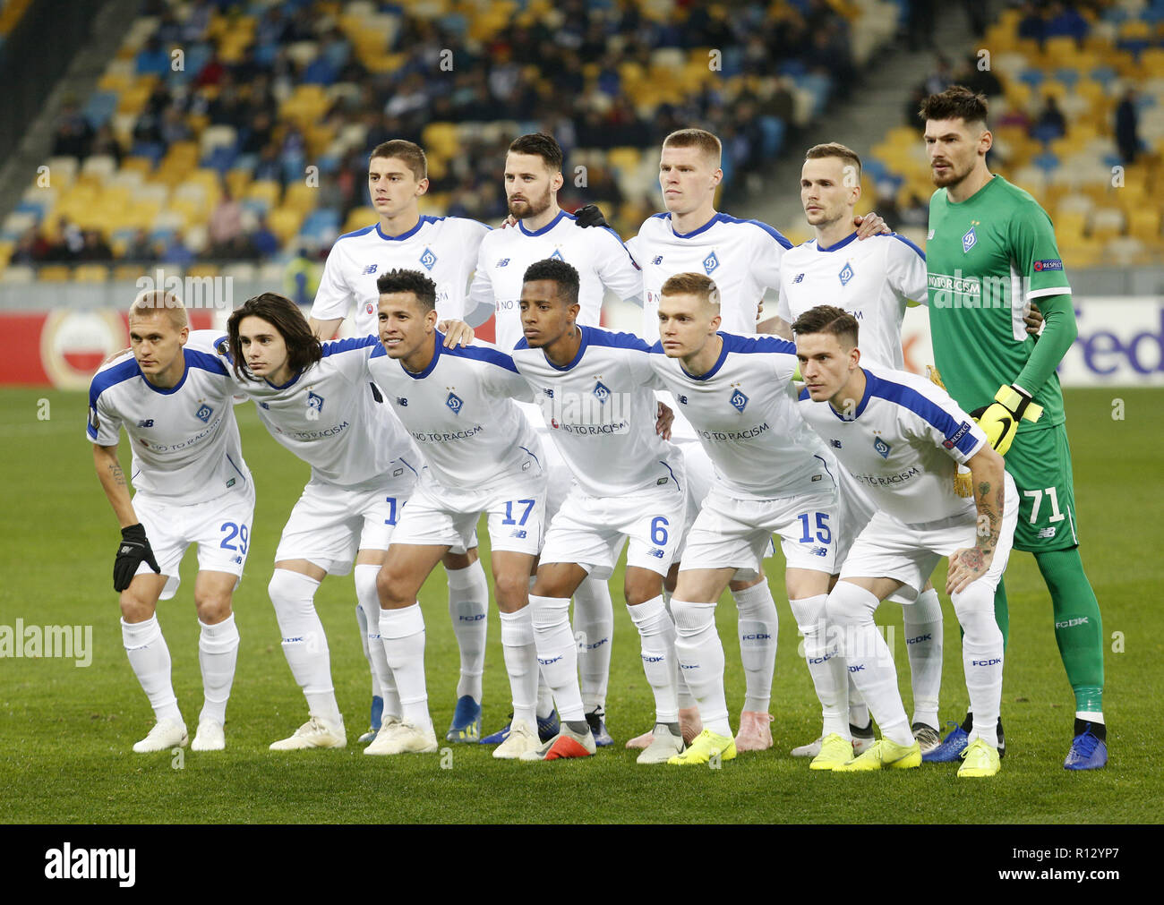 Les joueurs de Dynamo pose au cours de l'UEFA Europa League Groupe K match  de foot entre FC Dynamo Kiev et FC Rennes à la NSK Olimpiyskyi à Kiev,  Ukraine, le 8