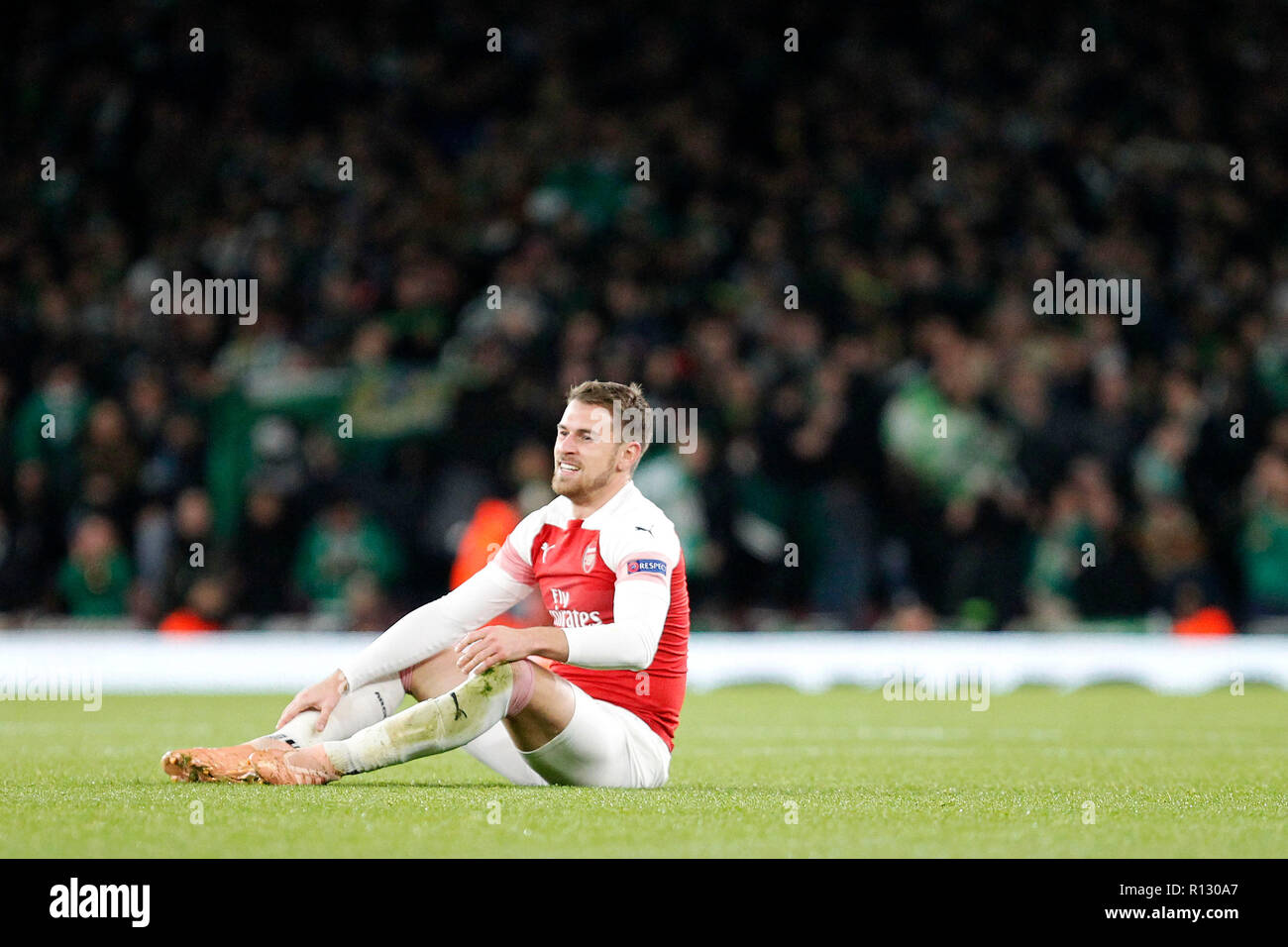 London, UK . 8 novembre, 2018. Aaron Ramsey d'Arsenal grimace au cours de la phase de groupes de l'UEFA Europa League match entre Arsenal et sportifs à l'Emirates Stadium, Londres, Angleterre le 8 novembre 2018. Photo par Carlton Myrie. Usage éditorial uniquement, licence requise pour un usage commercial. Aucune utilisation de pari, de jeux ou d'un seul club/ligue/dvd publications. Credit : UK Sports Photos Ltd/Alamy Live News Banque D'Images