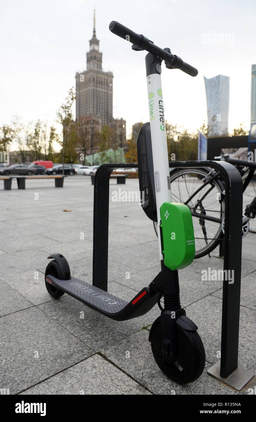 Le système de location de scooter électrique Lime arrive en Pologne. Les  rues de Varsovie, la capitale de la Pologne sont inondés par une flotte de  nombreux scooters. Le système de location