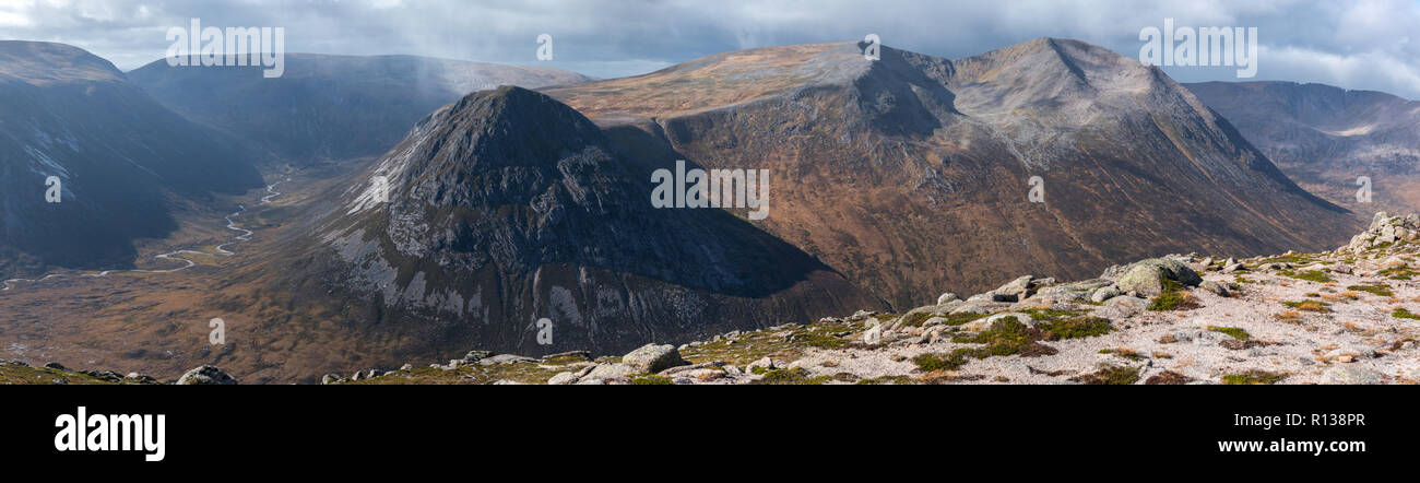 Le Devil's Point et Cairn Toul du sommet du Carn une Mhaim', le parc national de Cairngorm, Ecosse, Royaume-Uni Banque D'Images