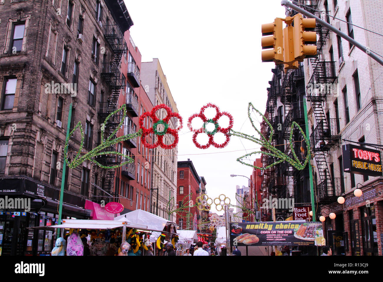 Décorations d'été à fête de San Gennaro festival sur Mulberry Street à Little Italy, New York, NY, USA Banque D'Images