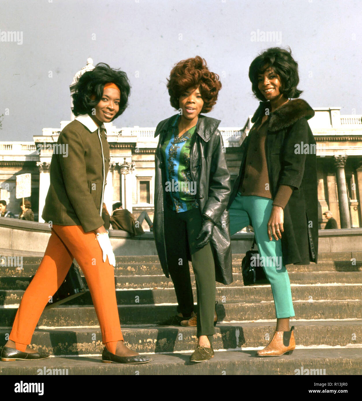 MARTHA ET LES VANDELLAS-nous groupe pop à Trafalgar Square, Londres, en 1968. De gauche à droite : Betty Kelley, Rosalind Ashford, Martha Reeves Banque D'Images