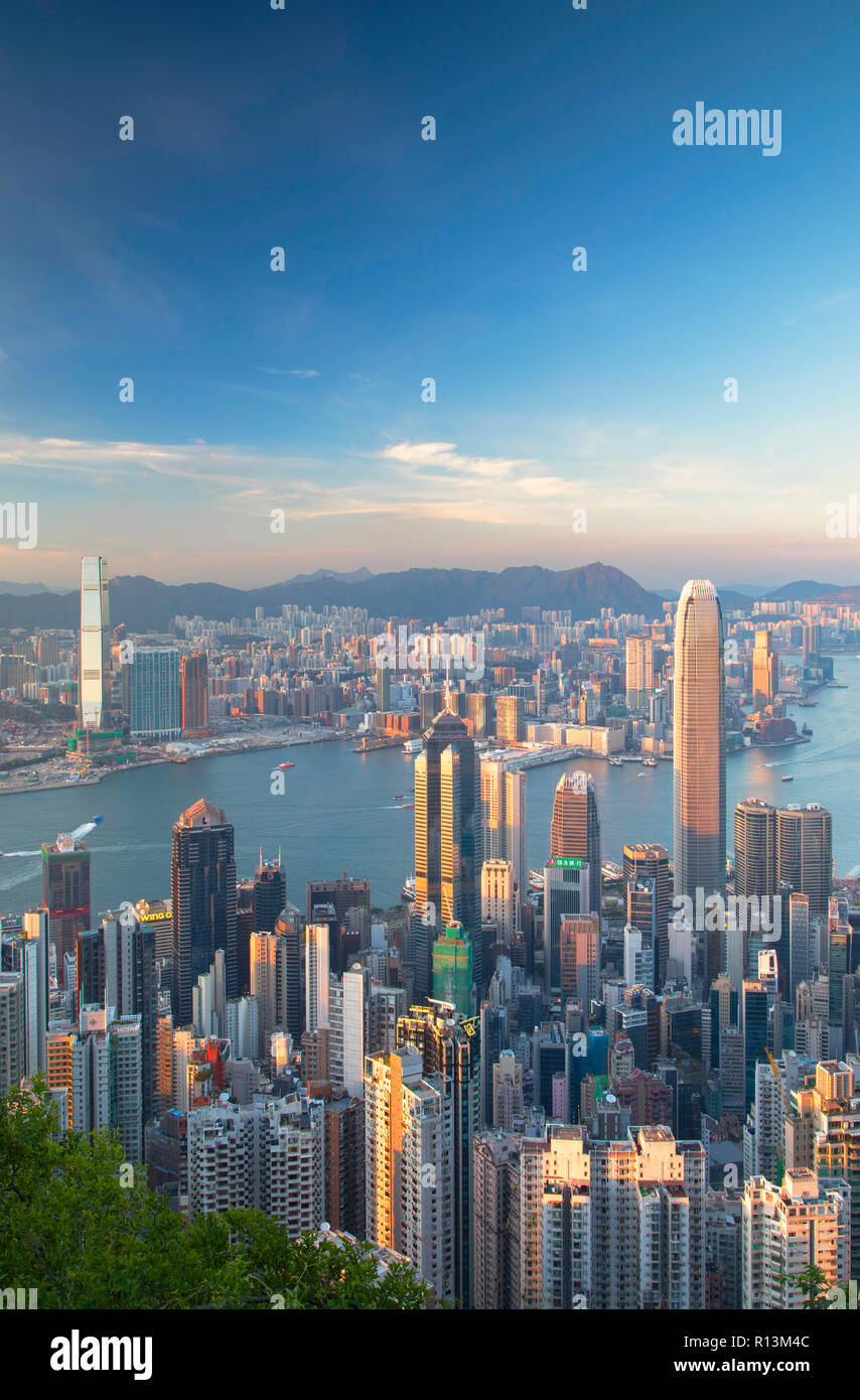Skyline de l'île de Hong Kong et de Kowloon de Victoria Peak, l'île de Hong Kong, Hong Kong Banque D'Images Skyline de l'île de Hong Kong et de Kowloon de Victoria Peak, l'île de Hong Kong, Hong Kong Banque D'Images