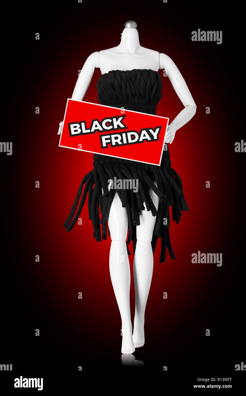 Vendredi noir la vente. Maison de vacances shopping concept. Mannequin avec signe Vendredi Noir Banque D'Images