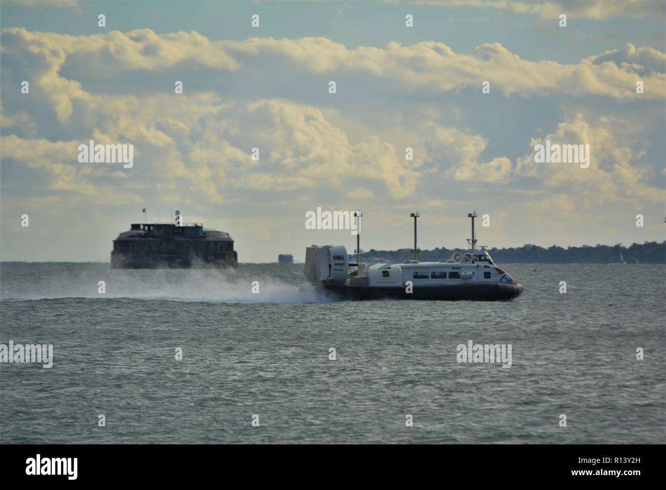 L'île de Wight à Portsmouth traversée d'aéroglisseurs Le solent Banque D'Images