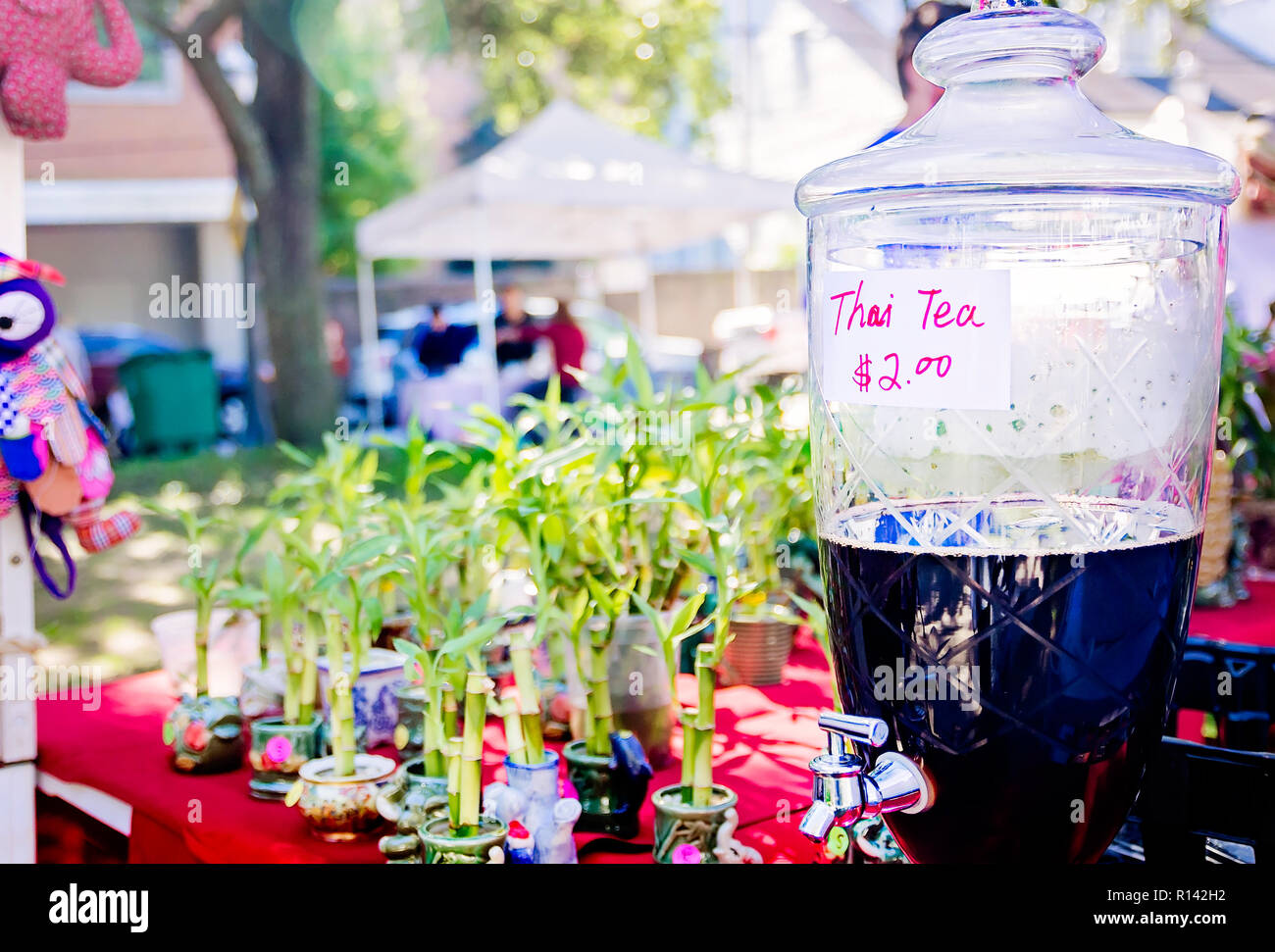 Le thé est thaï et le bambou est en vente à la Bambouseraie vendeur stand lors de marché dans le parc de la place de la cathédrale, le 3 novembre 2018, à Mobile, Alabama. Banque D'Images