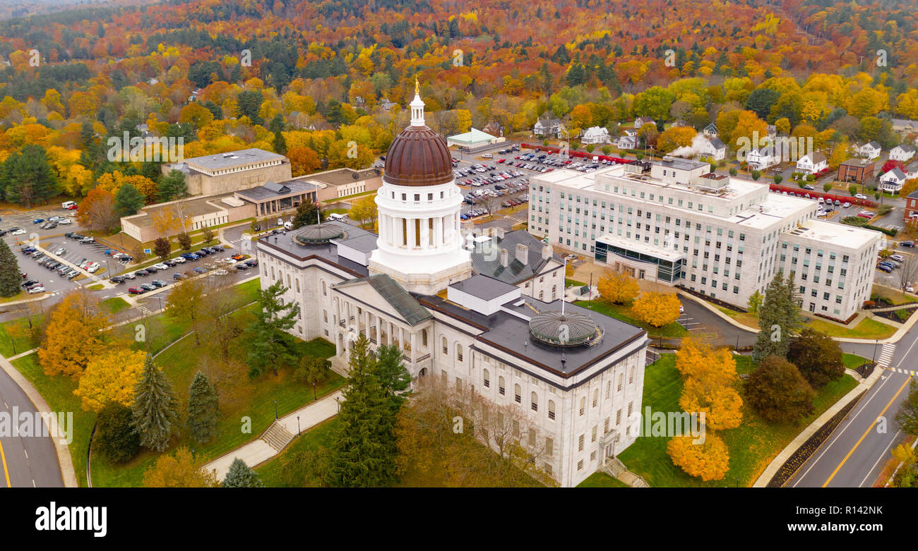 Perspective aérienne capitol statehouse dans Augusta Maine saison d'automne Banque D'Images