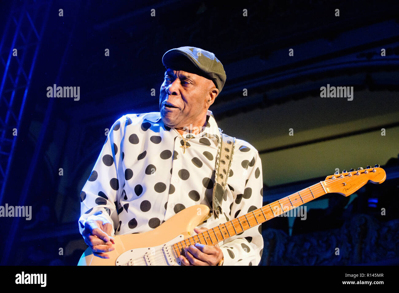 Légende de Guitare Blues Buddy Guy effectue durant son concert à Lucerna, Prague, République tchèque, le 8 novembre 2018. (CTK Photo/Ivan Prokop) Banque D'Images