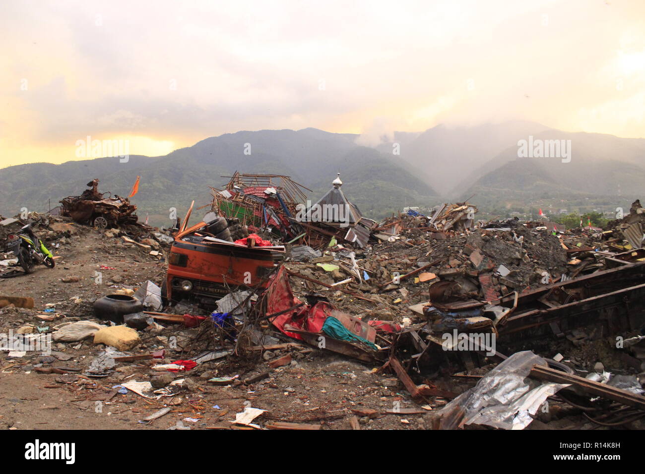 Dommages à l'endroit où le séisme s'est produit. Un terrible tremblement de terre de magnitude 7,5 et un tsunami a détruit la ville de Palu et une grande partie de la zone dans le centre de Sulawesi. Le nombre de morts a été 2088, environ 5000 personnes ont été grièvement blessés et quelque 62 000 personnes ont été déplacées. Banque D'Images