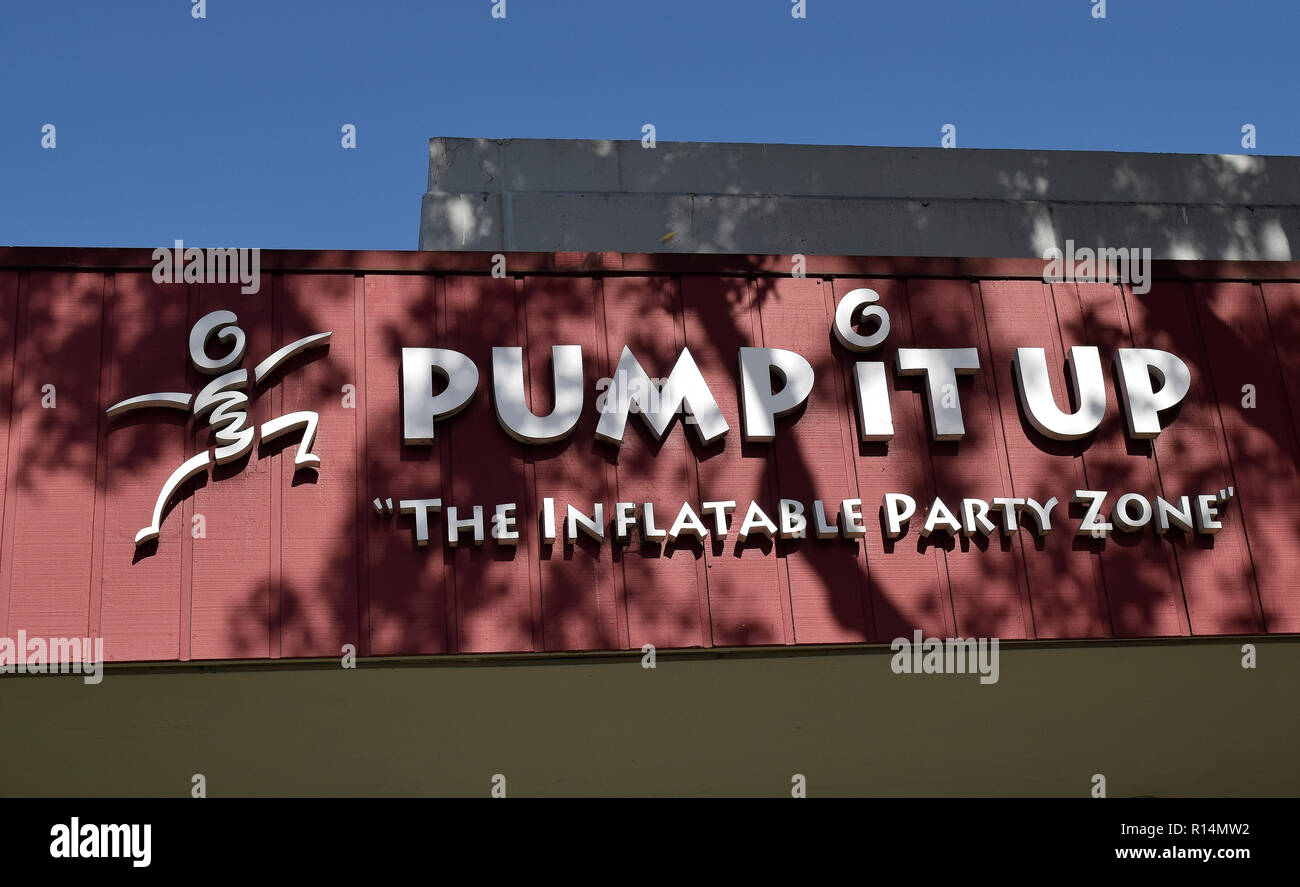 Pump It Up, magasin, l'enseigne gonflable party zone, Union City, Californie Banque D'Images