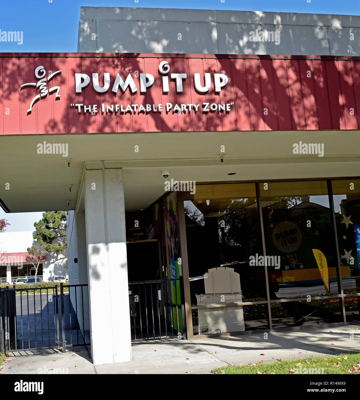 Pump It Up, magasin, l'enseigne gonflable party zone, Union City, Californie Banque D'Images