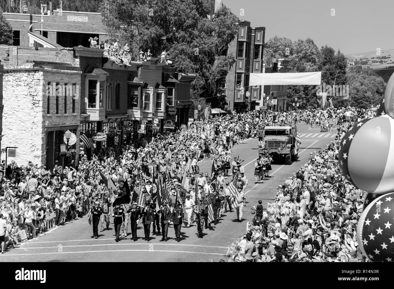 TELLURIDE, Colorado, USA - 4 juillet 2018 - Indépendance Day Parade annuelle, Telluride, Colorado dispose d'anciens combattants marchant vers le bas de l'Avenue Colorado pour démarrer parade Banque D'Images