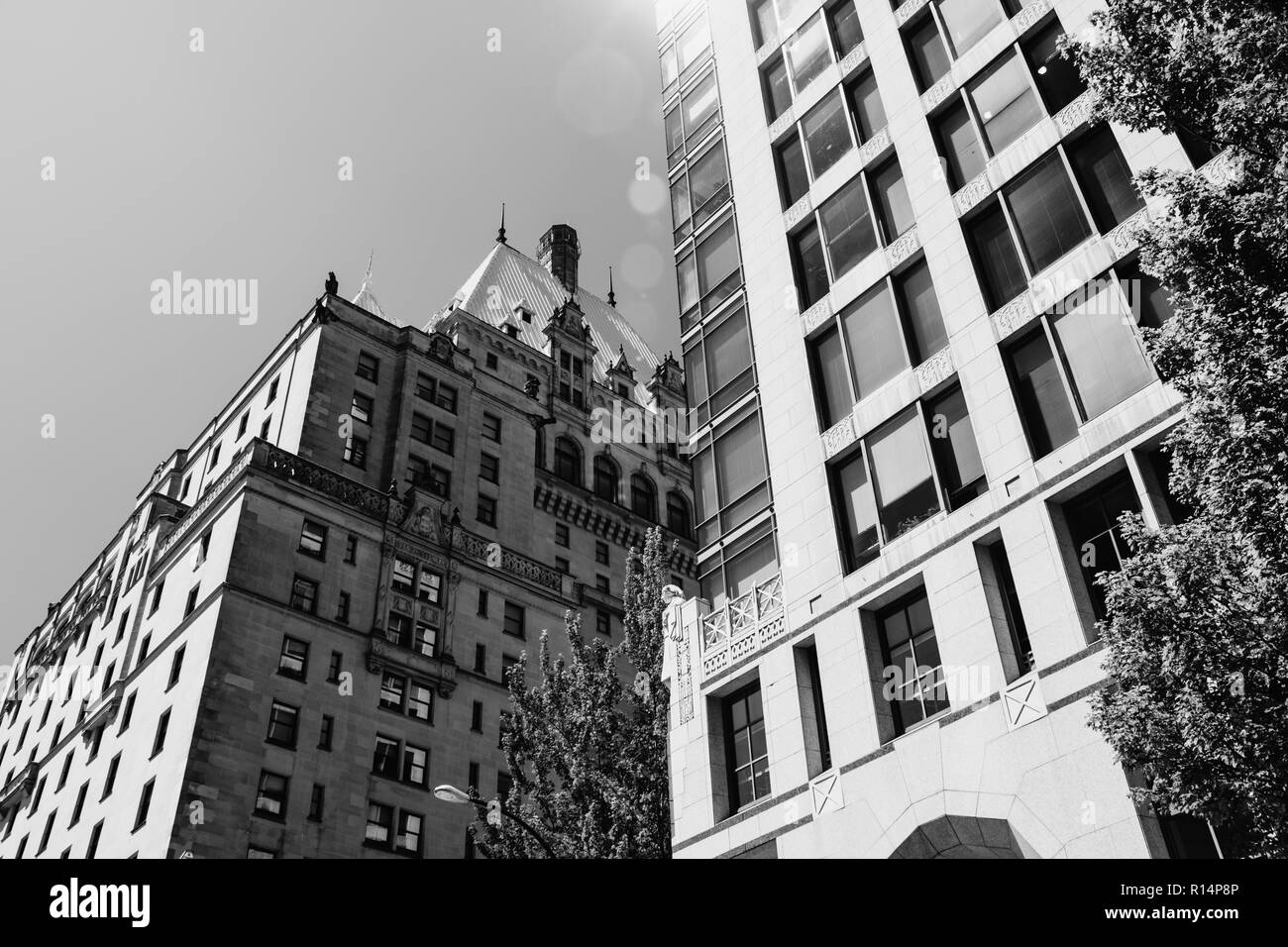 Quand le neuf côtoie le vieux Banque D'Images